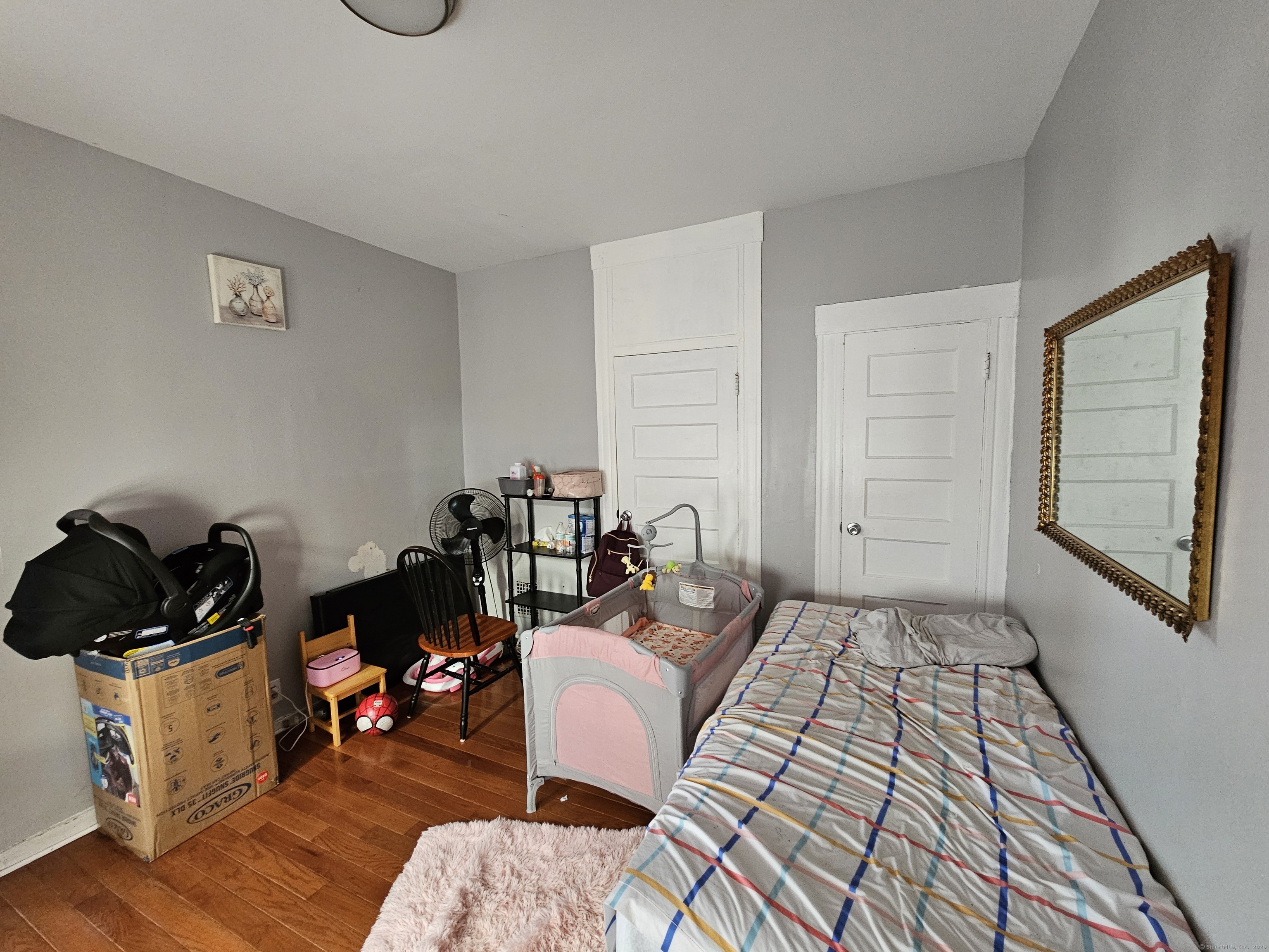 Spring Street, Bridgeport, Connecticut - 3 Bedrooms  
1 Bathrooms  
5 Rooms - 