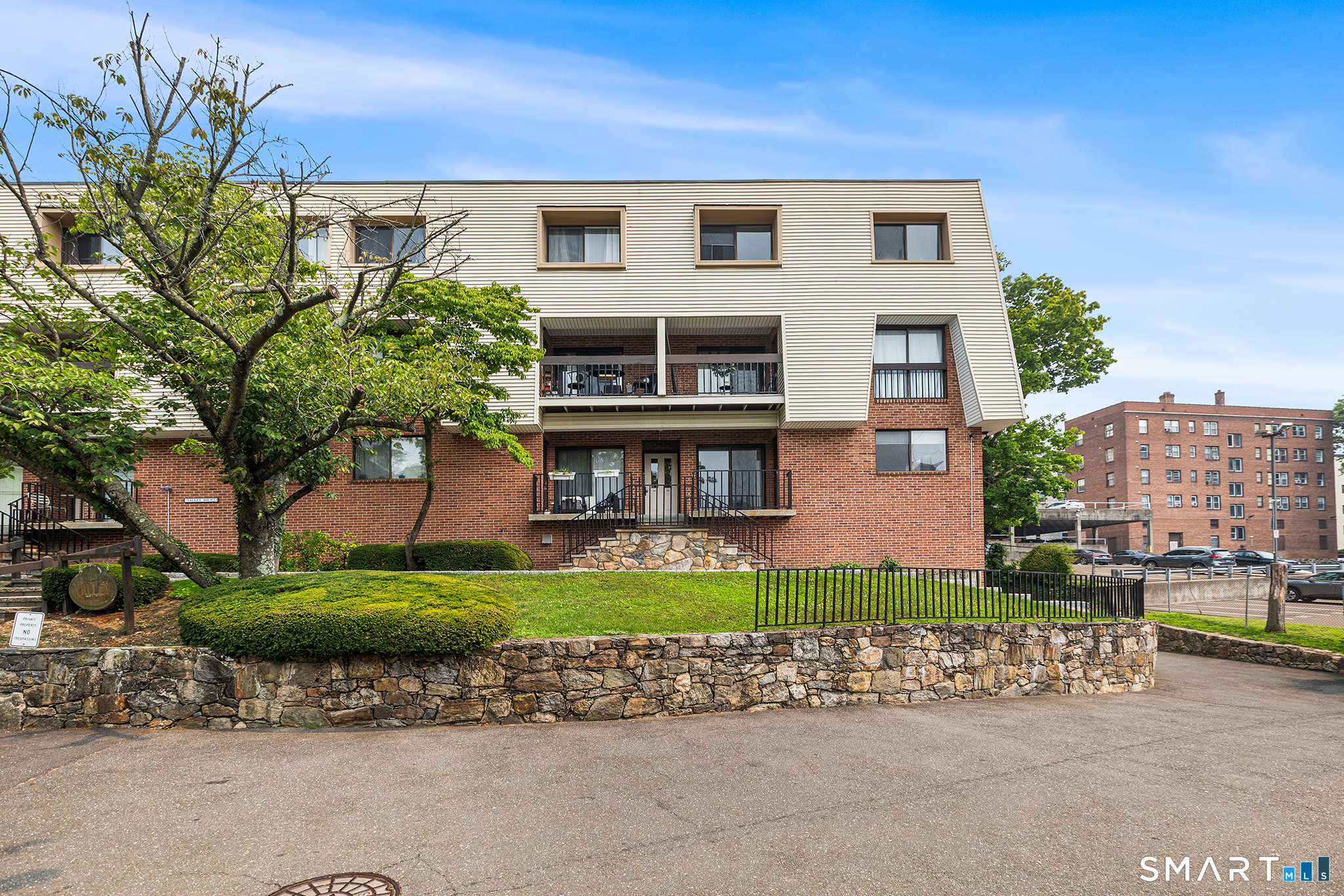 1 Valley Road 202