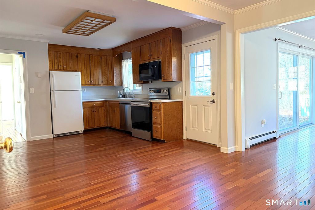 Photo of 658 Winnepoge Drive, Fairfield, CT 06825 (MLS # 24158591)