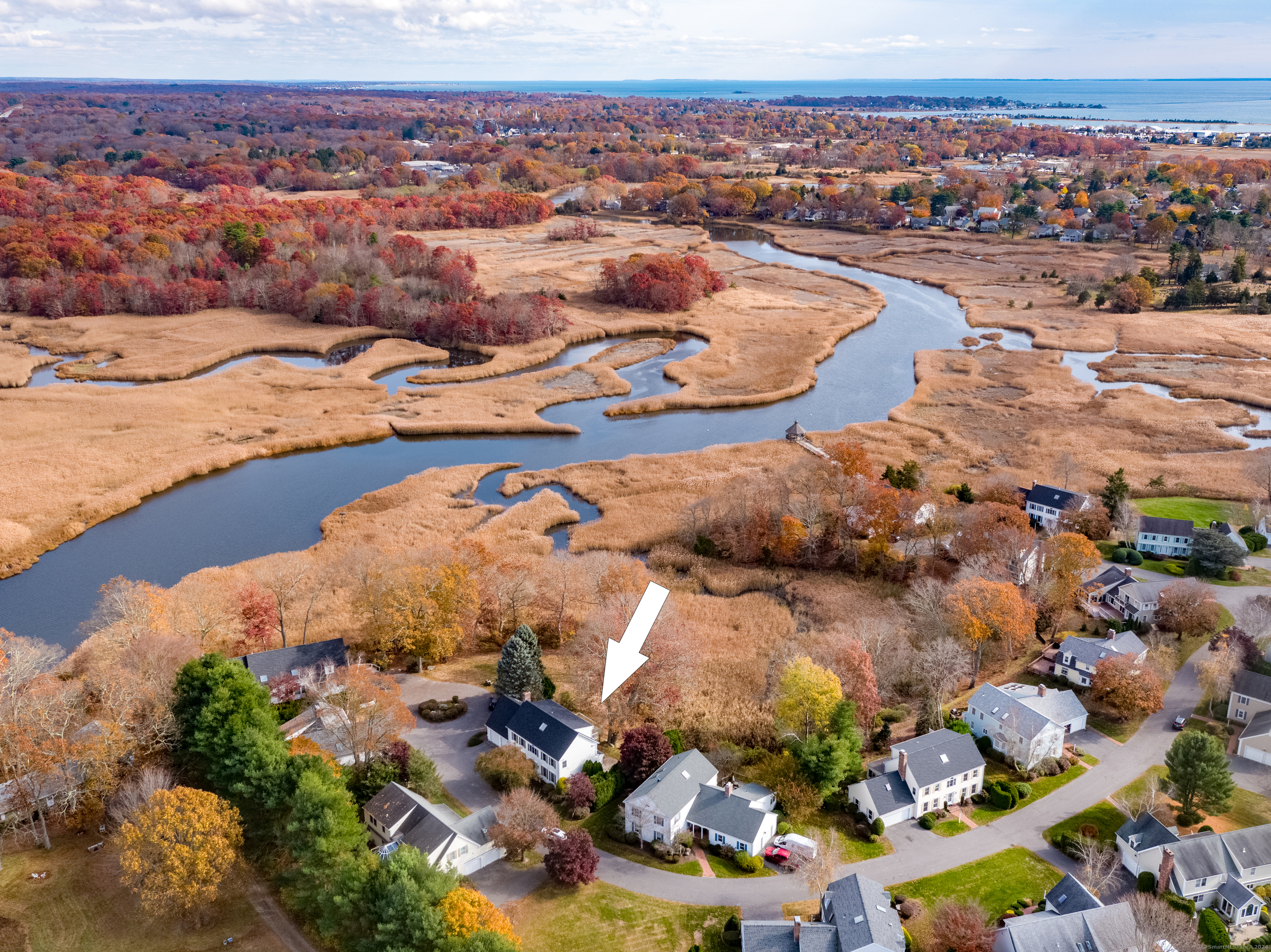 Longview Terrace 13, Madison, Connecticut - 3 Bedrooms  
4 Bathrooms  
8 Rooms - 