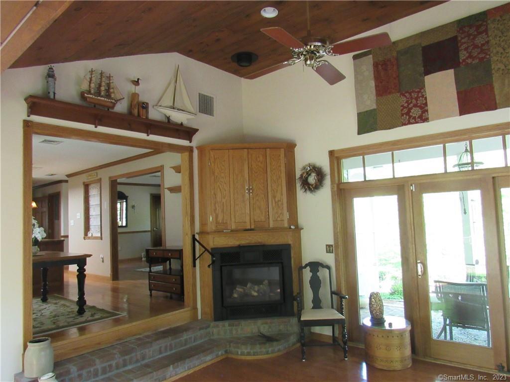 Photo 6 of 39 of 636 River Road house