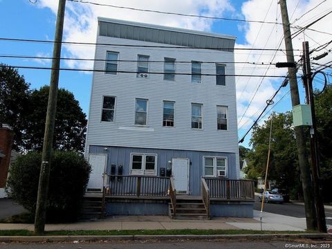 Photo of 136 Windsor Avenue #2E, Meriden, CT 06451 (MLS # 24155339)