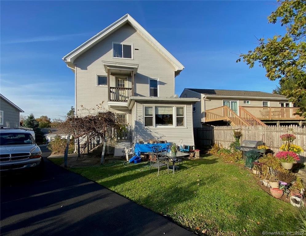 Stamford, Connecticut 06905, United States, 2 Bedrooms Bedrooms, ,1 BathroomBathrooms,Residential,Active,92312