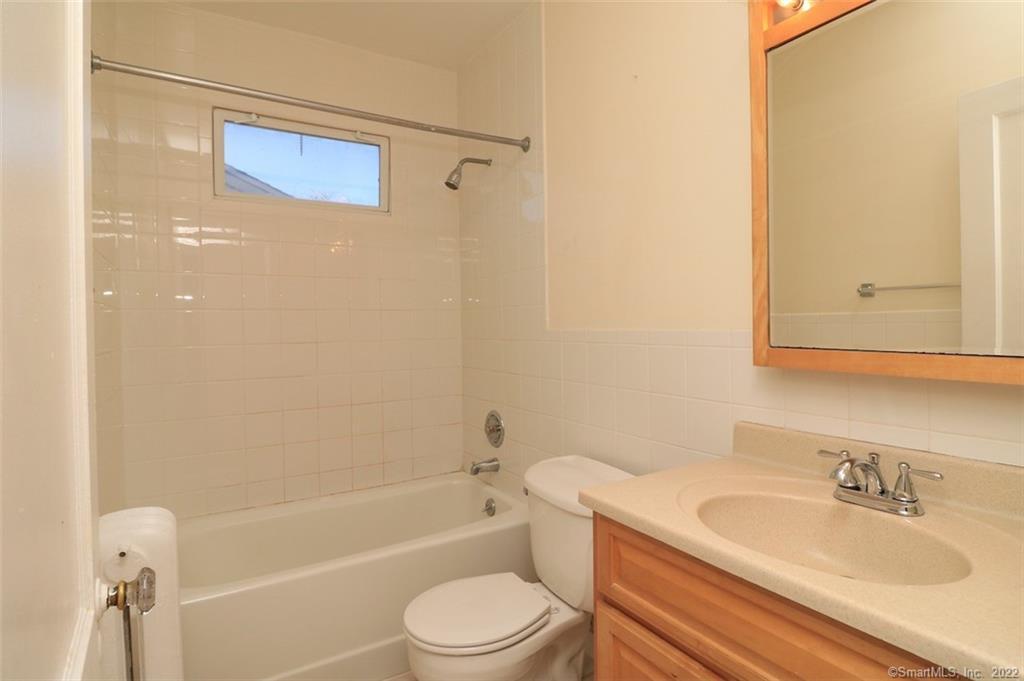 Stamford, Connecticut 06905, United States, 2 Bedrooms Bedrooms, ,1 BathroomBathrooms,Residential,Active,92312