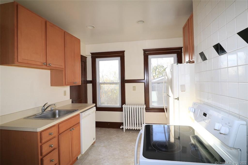 Stamford, Connecticut 06905, United States, 2 Bedrooms Bedrooms, ,1 BathroomBathrooms,Residential,Active,92312