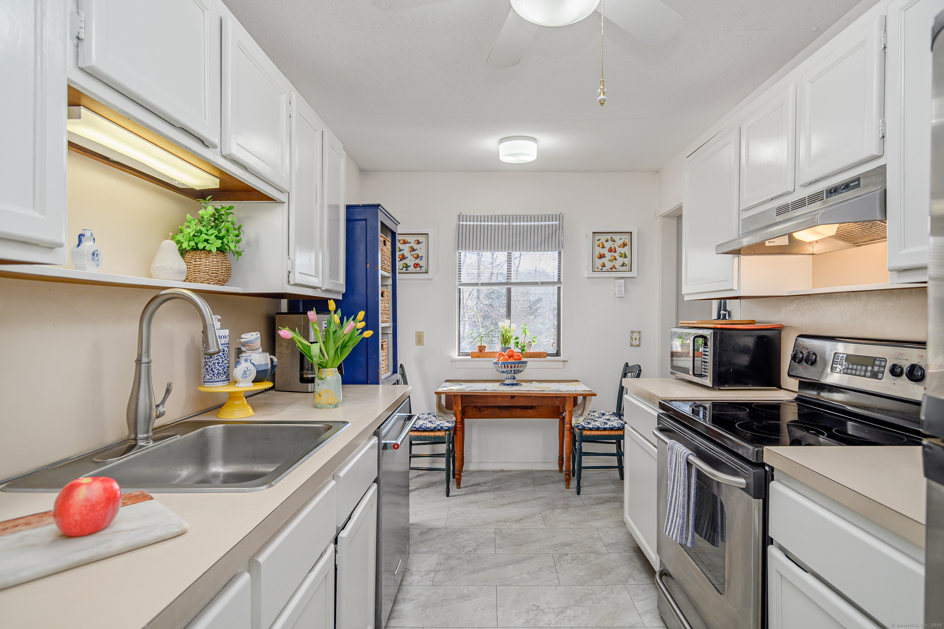 725 Heritage Village #D, Southbury, Connecticut image 3