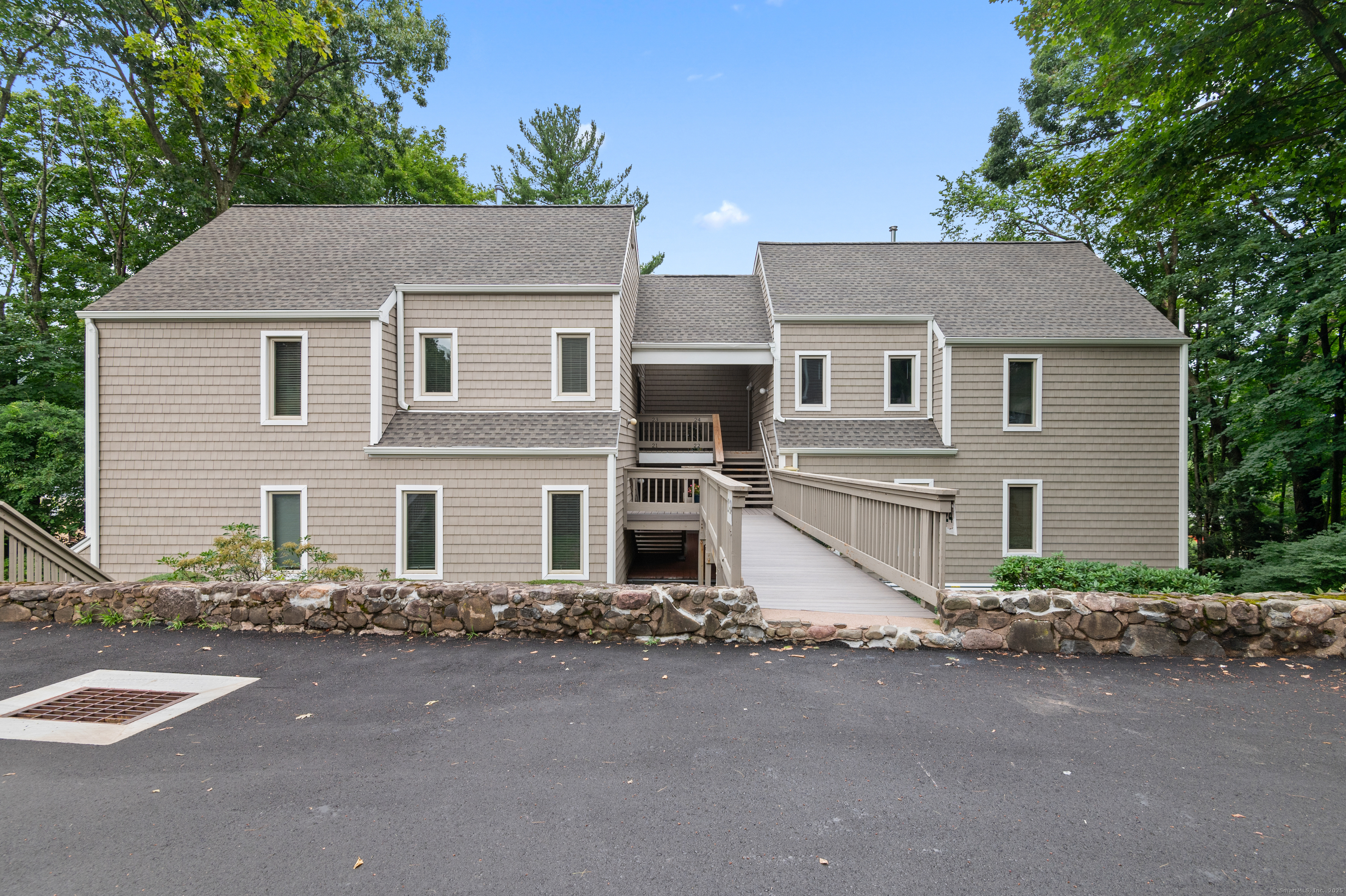 Property for Sale at Fountain Street Apt 21, New Haven, Connecticut - Bedrooms: 3 
Bathrooms: 3 
Rooms: 6  - $348,000
