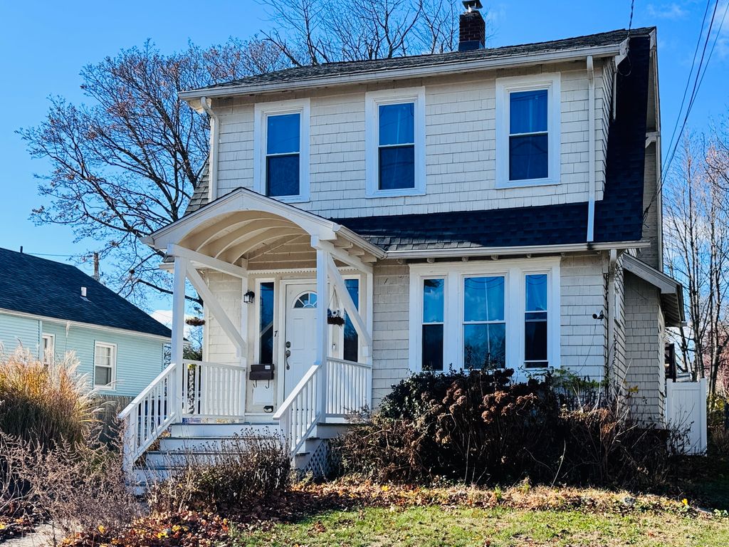 Photo of 71 Oakland Street, Stratford, CT 06615 (MLS # 24143053)