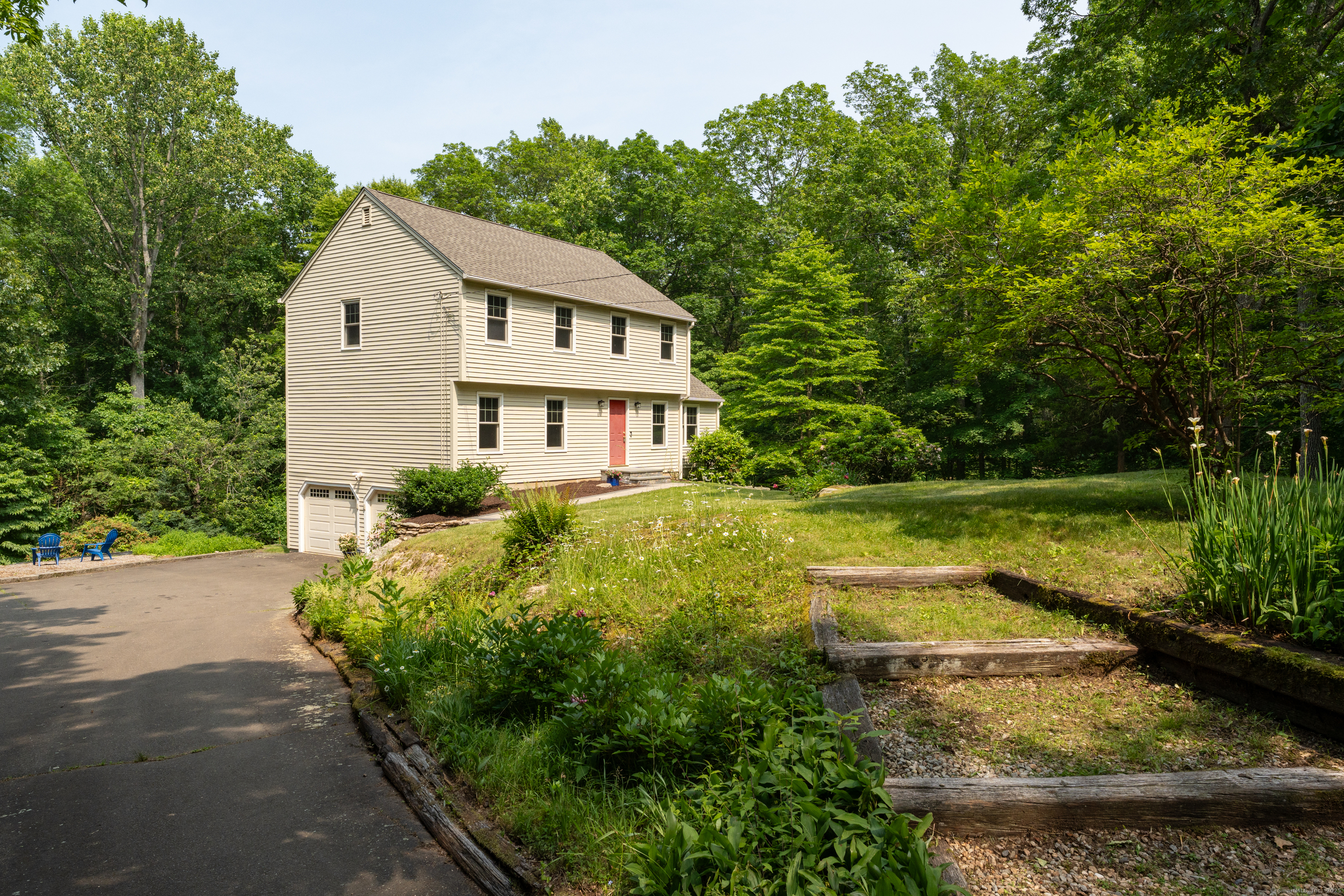 Huckleberry Court, Guilford, Connecticut - 3 Bedrooms  
3 Bathrooms  
8 Rooms - 
