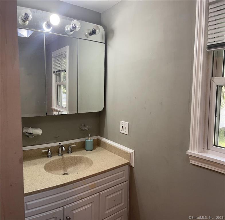 665 W Main Street, West Haven, Connecticut image 24