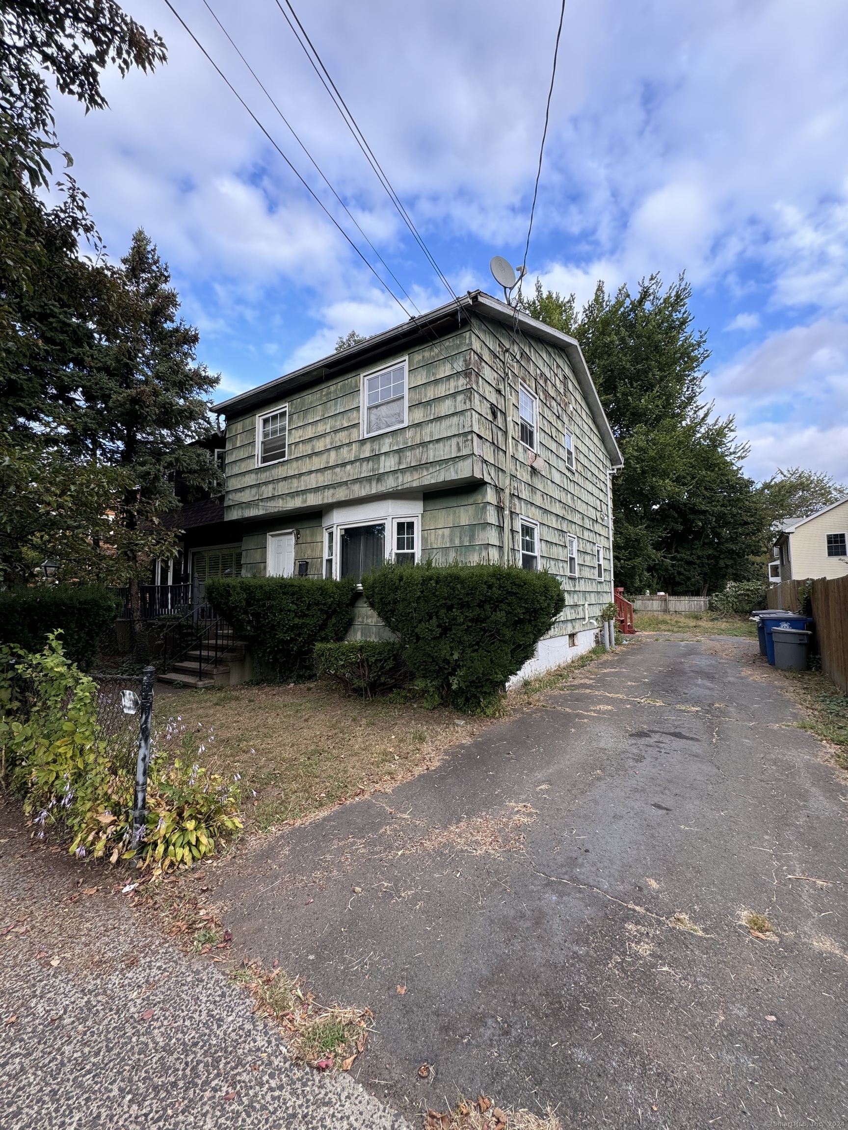 171 Newhall Street, New Haven, Connecticut - 3 Bedrooms  
2 Bathrooms  
5 Rooms - 