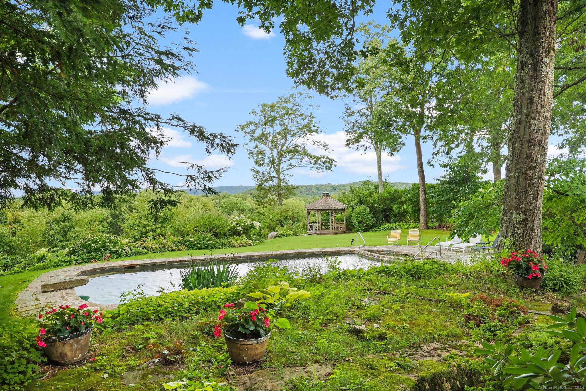 Property for Sale at 71 Peaceable Ridge Road, Ridgefield, Connecticut - Bedrooms: 4 
Bathrooms: 4.5 
Rooms: 9  - $4,095,000