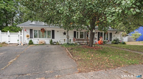 Photo of 10 Eagle Court, East Hartford, CT 06118 (MLS # 24214032)
