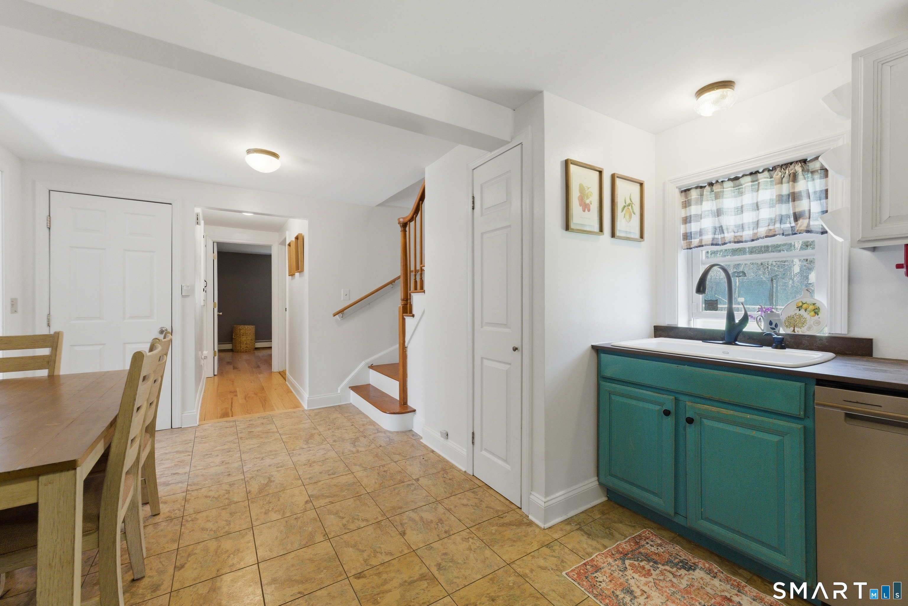 350 North Canterbury Road