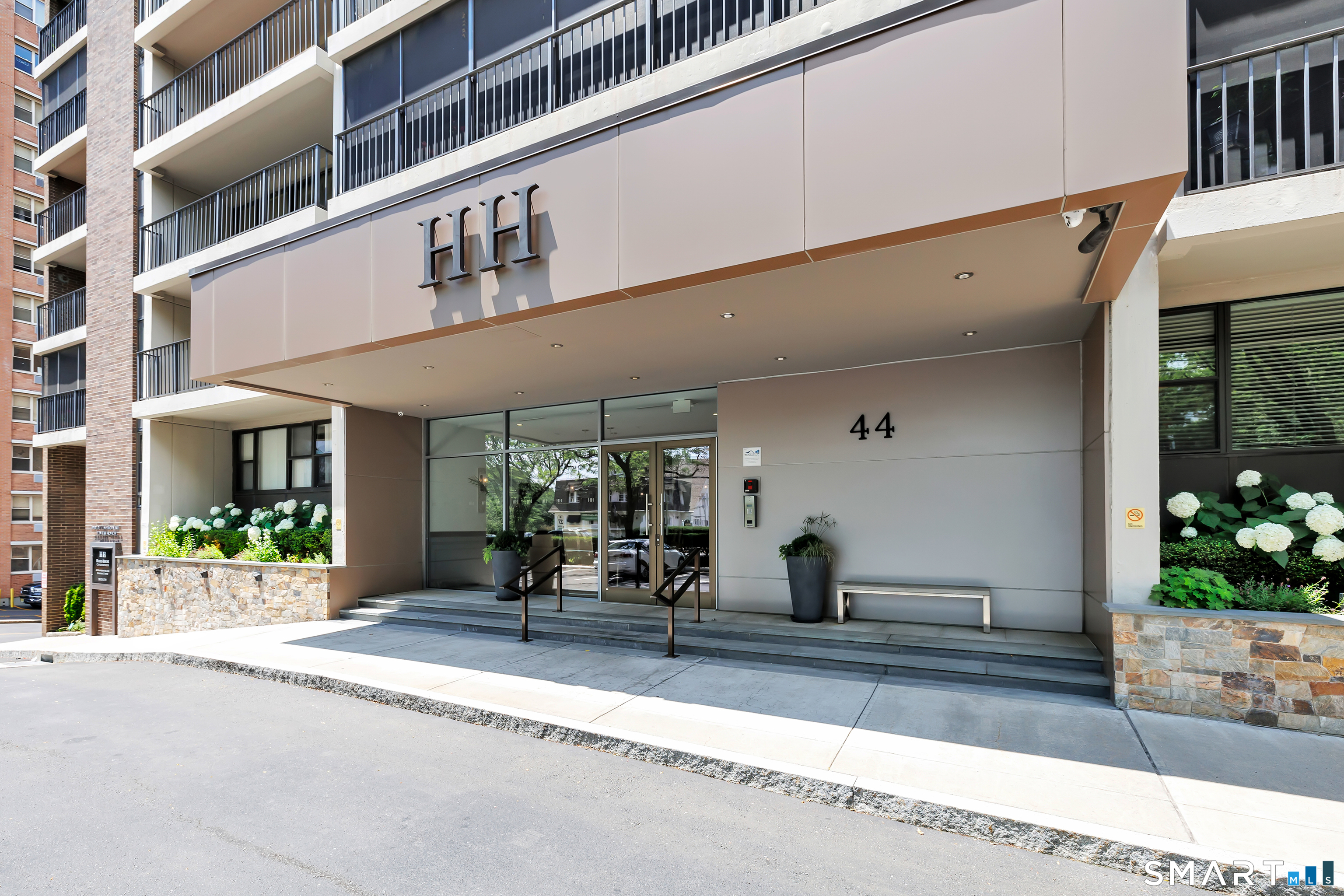 44 Strawberry Hill Avenue 9M