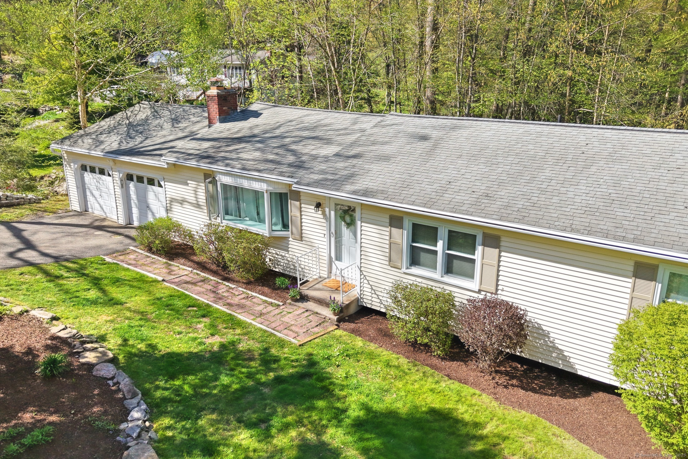 Property for Sale at Village Drive, Shelton, Connecticut - Bedrooms: 3 
Bathrooms: 2 
Rooms: 6  - $475,000