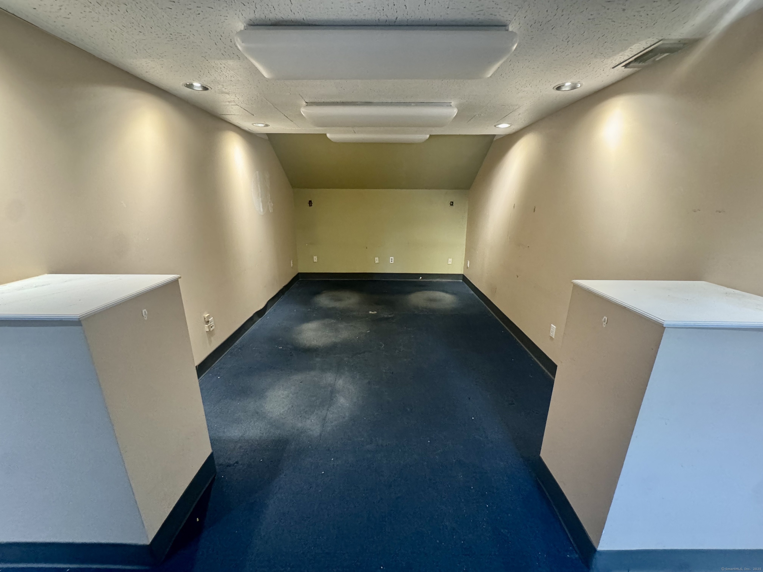 Newington, Connecticut 06111, United States, ,Residential,Active,143744