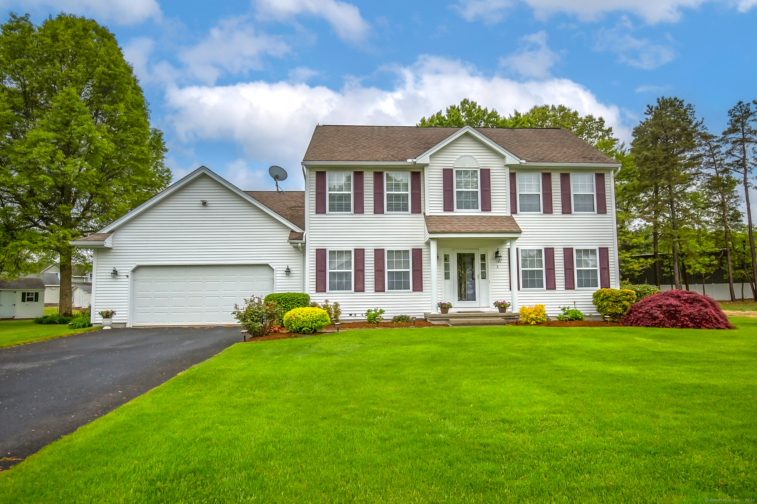 Property for Sale at 3 Acorn Drive, Windsor Locks, Connecticut - Bedrooms: 3 
Bathrooms: 3 
Rooms: 7  - $499,900