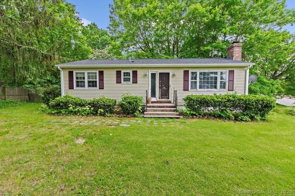Photo of 3 Pattagansett Court, East Lyme, CT 06357 (MLS # 24133300)