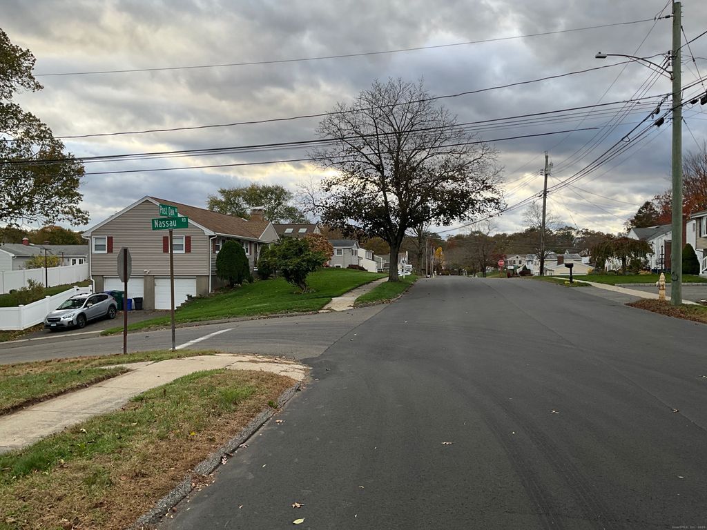 Photo of 175 Post Oak Road, Stratford, CT 06614 (MLS # 24141850)