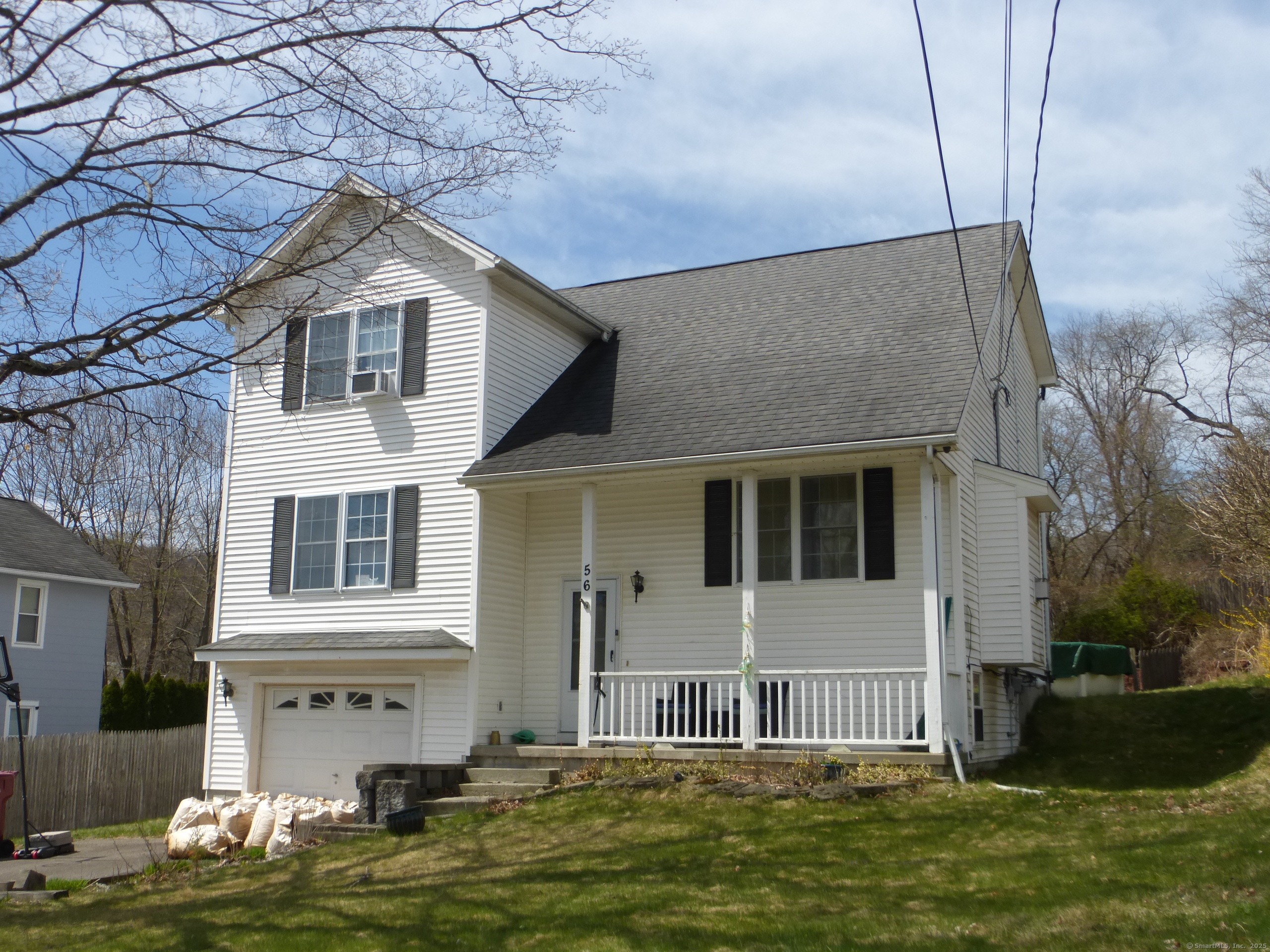 Hoadley Street, Naugatuck, Connecticut - 3 Bedrooms  
2 Bathrooms  
7 Rooms - 