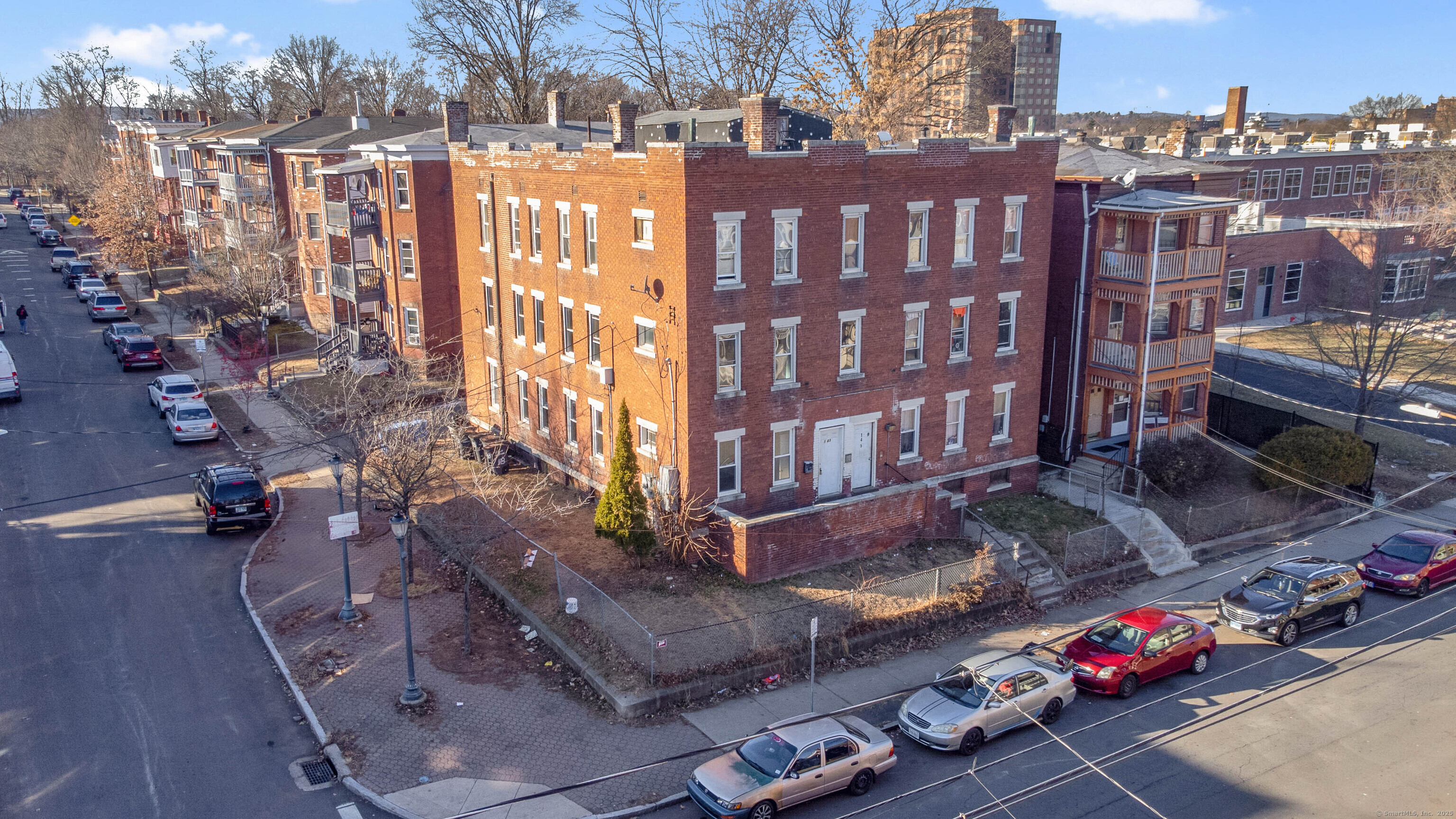 Putnam Street, Hartford, Connecticut - 15 Bedrooms  
6 Bathrooms  
27 Rooms - 