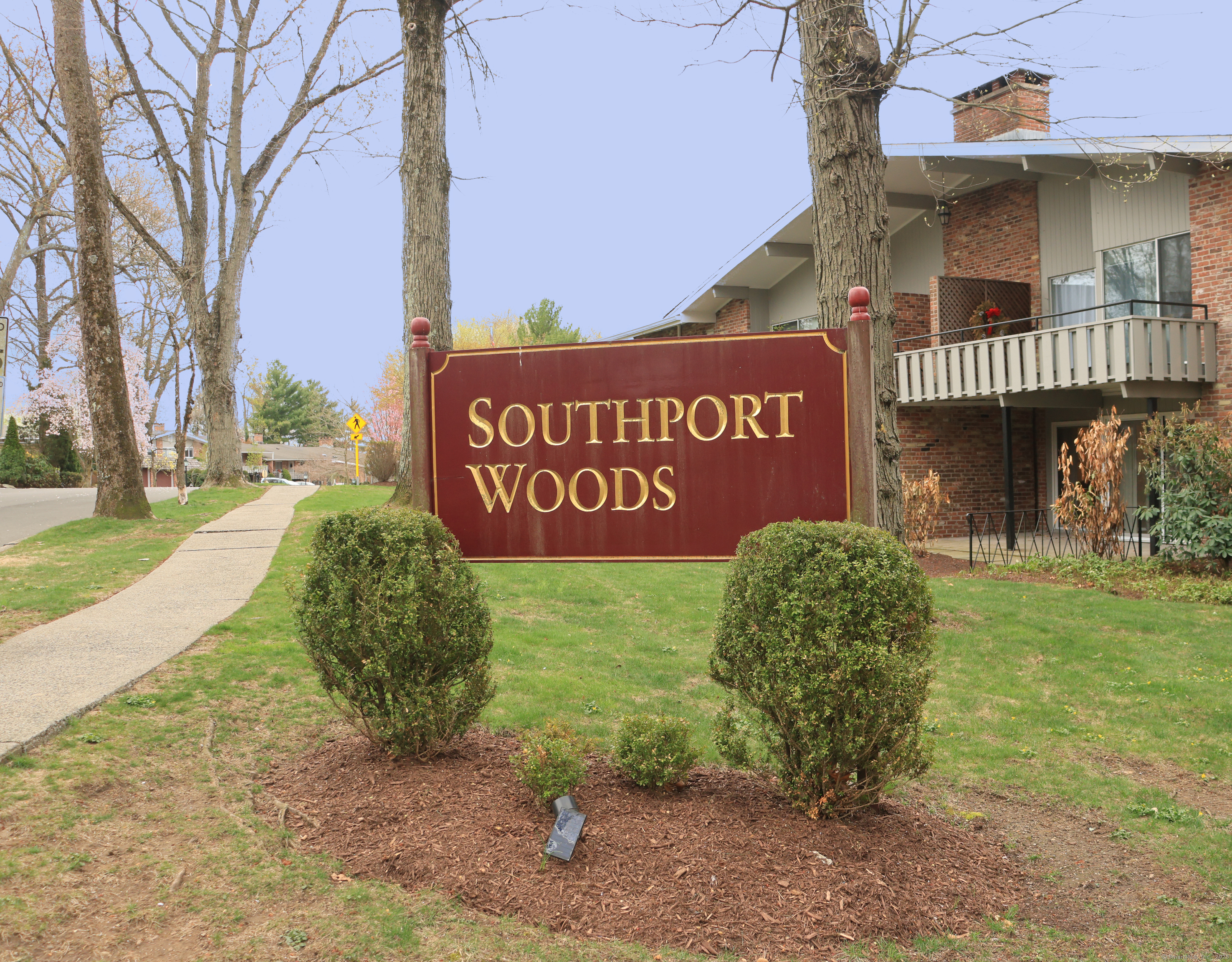 Rental Property at 106 Southport Woods Drive 106, Fairfield, Connecticut - Bedrooms: 3 
Bathrooms: 2 
Rooms: 5  - $3,900 MO.