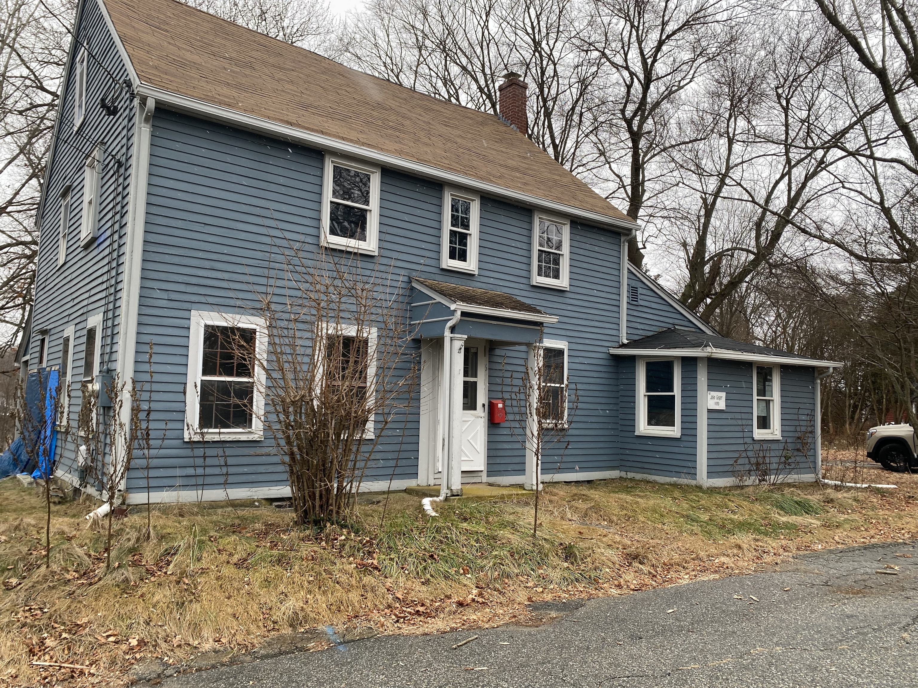 Lee Avenue, Norwich, Connecticut - 3 Bedrooms  
2 Bathrooms  
7 Rooms - 