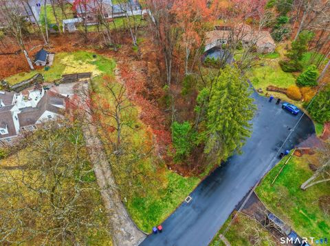 Photo of 42 Deerwood Manor, Norwalk, CT 06851 (MLS # 24164497)