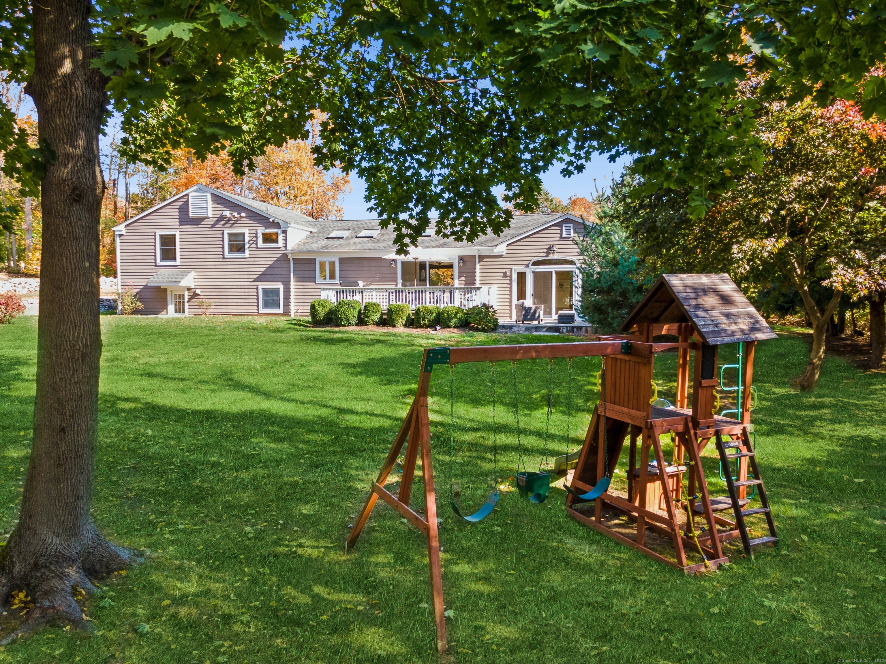 238 Thornridge Drive, Stamford, Connecticut image 19