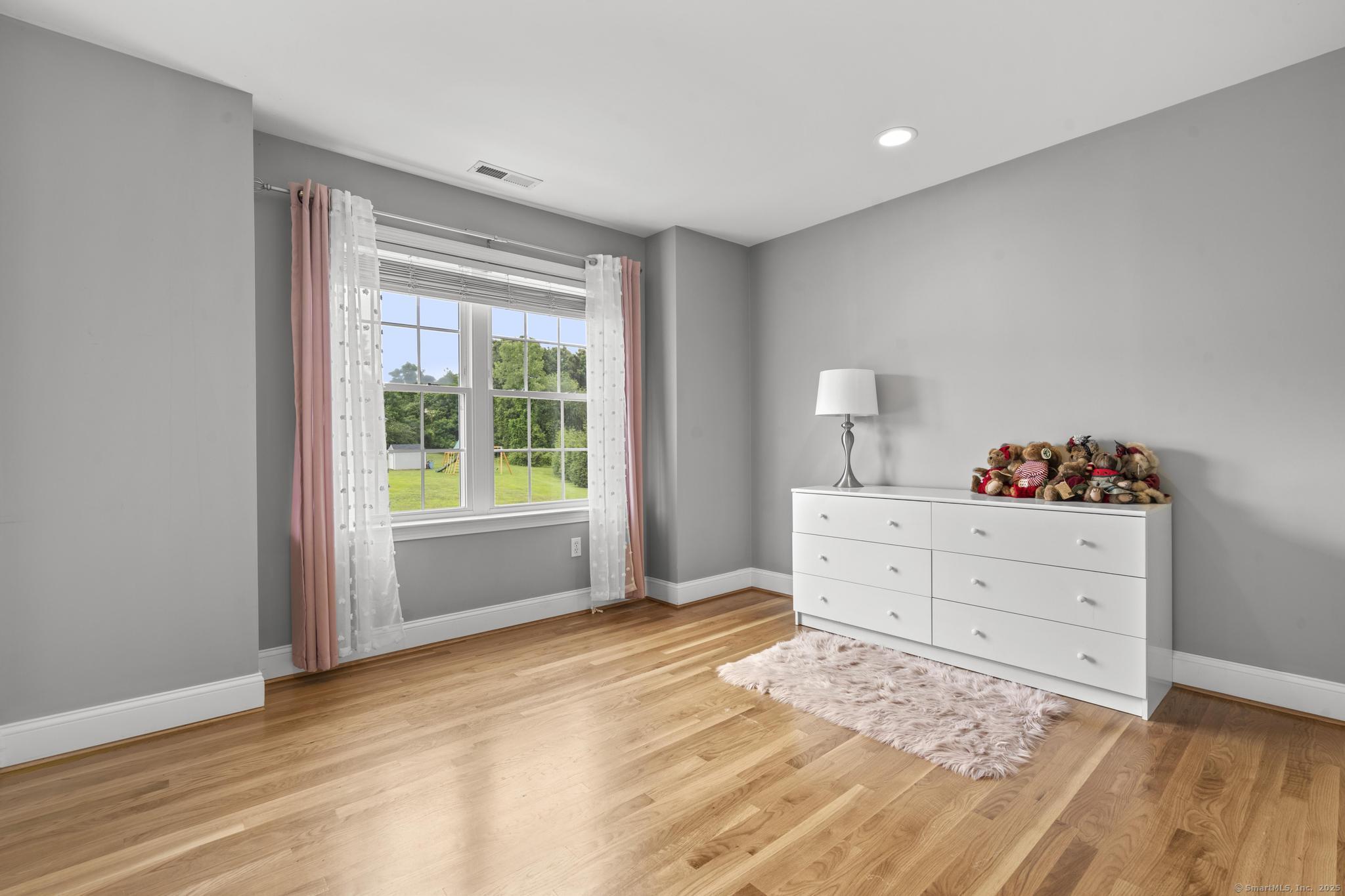 Portland, Connecticut 06480, United States, 4 Bedrooms Bedrooms, ,5 BathroomsBathrooms,Residential,Active,170439