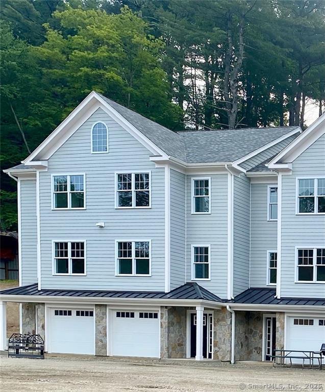 Newtown, Connecticut 06482, United States, 2 Bedrooms Bedrooms, ,2 BathroomsBathrooms,Residential,Active,171103