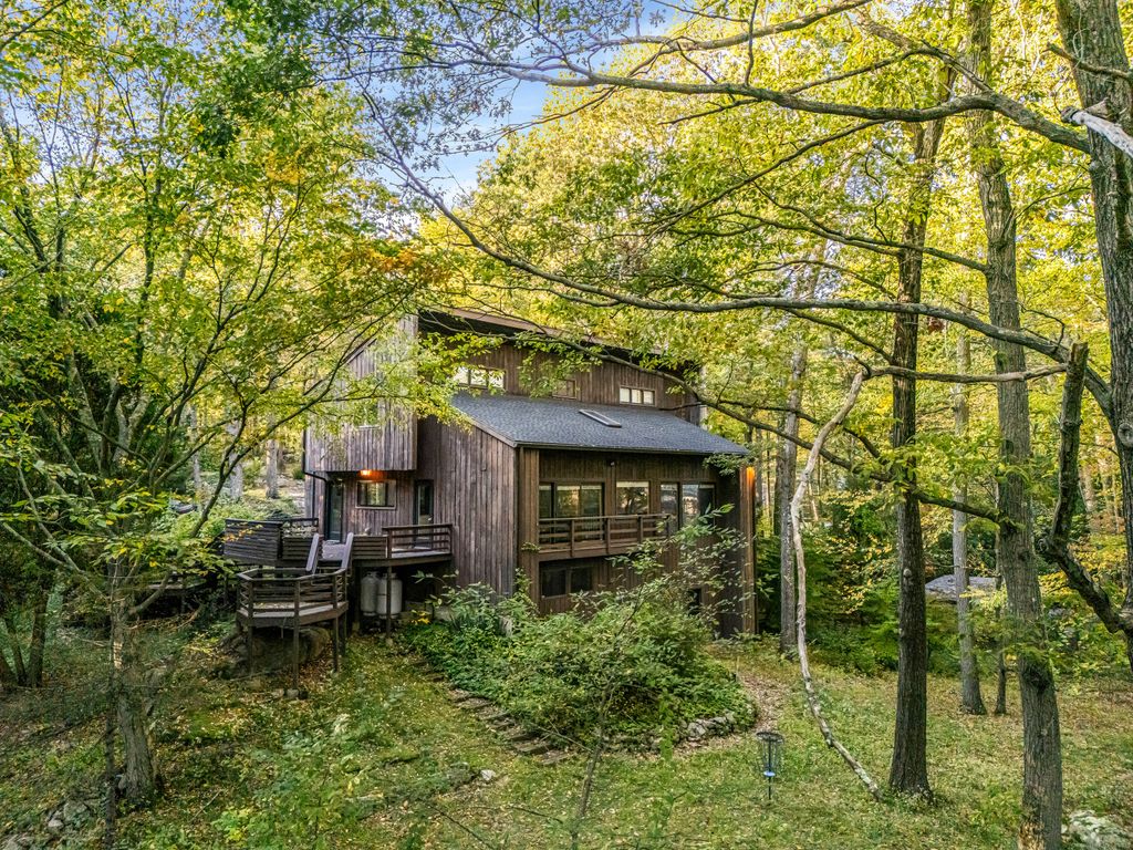 Photo of 4 Old Gate Lane, Newtown, CT 06470 (MLS # 24133031)