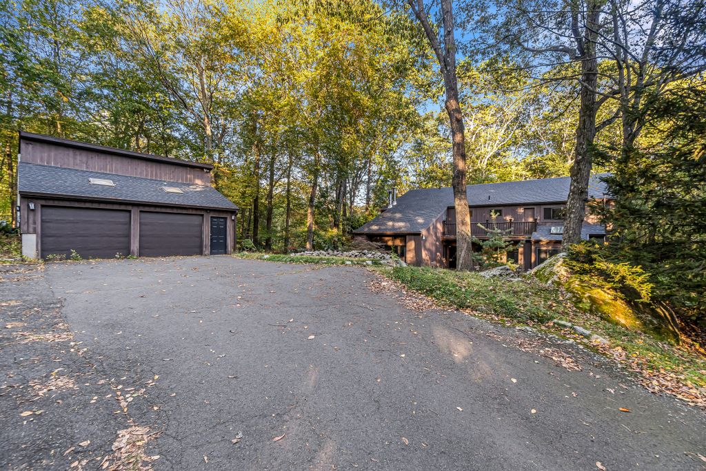 Photo of 4 Old Gate Lane, Newtown, CT 06470 (MLS # 24133031)