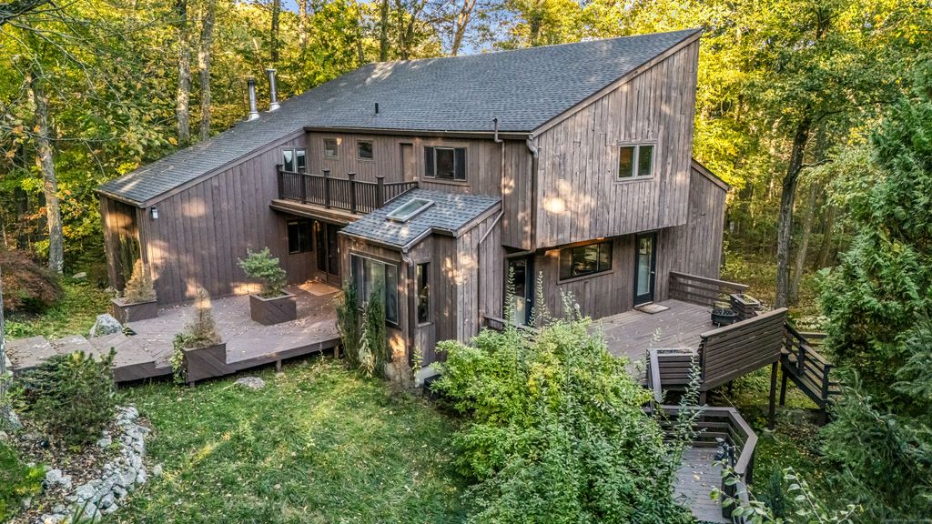 Photo of 4 Old Gate Lane, Newtown, CT 06470 (MLS # 24133031)