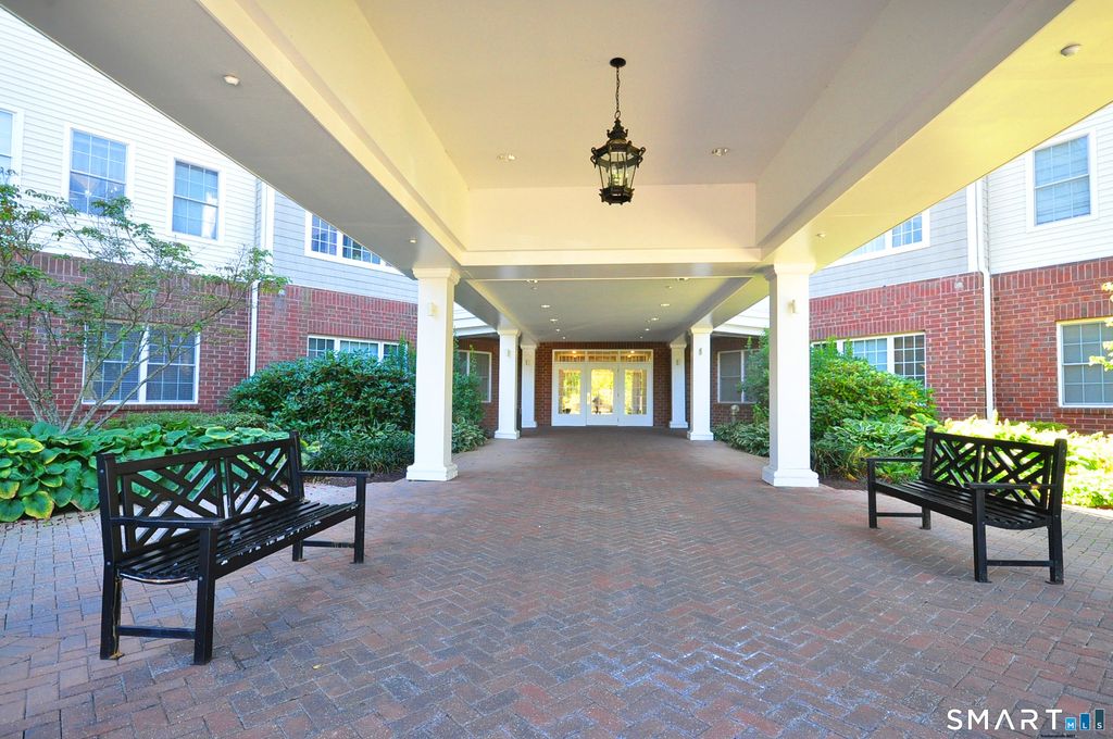 Photo of 1 King Philip Drive #218, West Hartford, CT 06117 (MLS # 24174311)