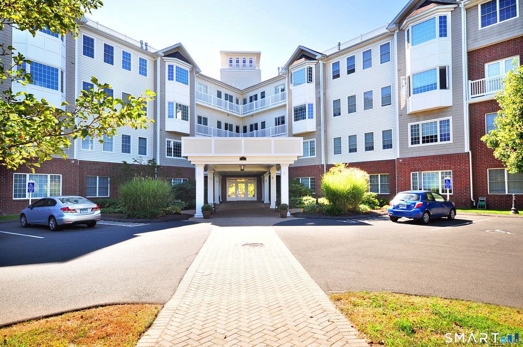 Photo of 1 King Philip Drive #218, West Hartford, CT 06117 (MLS # 24174311)
