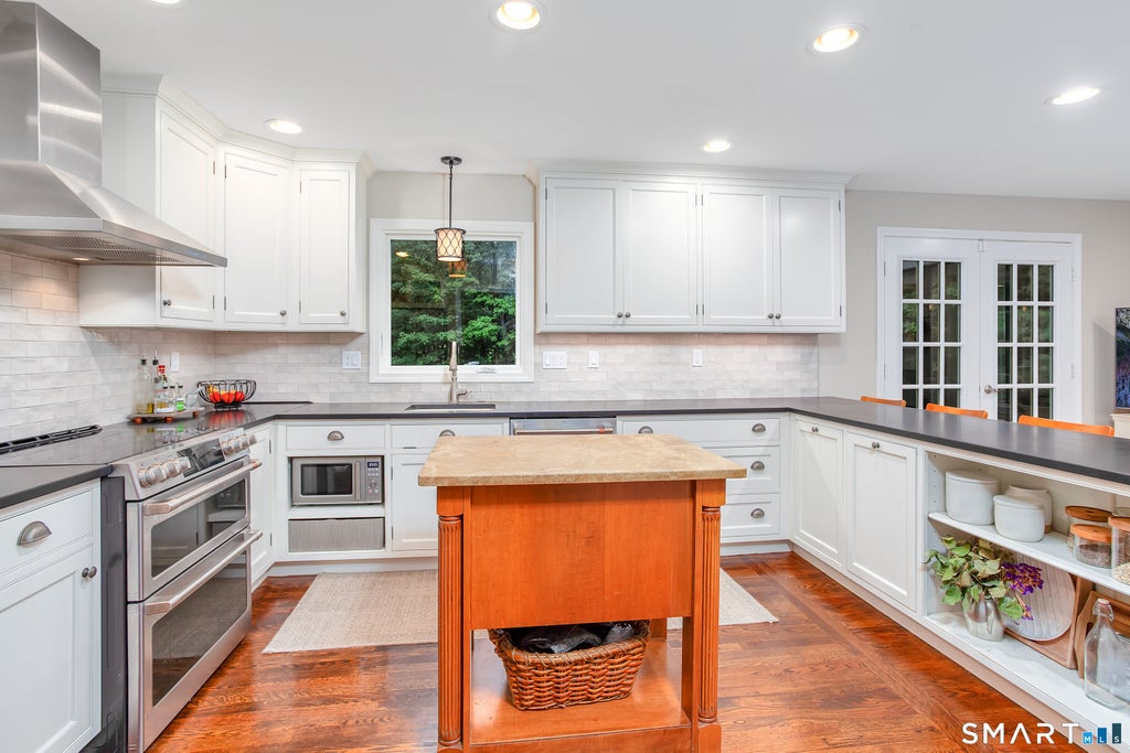 Photo of 750 Foster Court, Cheshire, CT 06410 (MLS # 24204339)