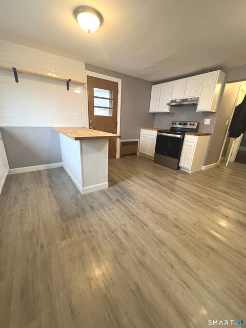 Photo of 24 Saint Johns Street, Middletown, CT 06457 (MLS # 24151439)