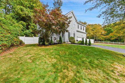 Photo of 10 Aspen Circle, Hamden, CT 06518 (MLS # 24050420)