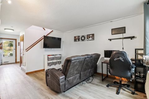 Tiny photo for 565 Clark Avenue #APT 18, Bristol, CT 06010 (MLS # 24127810)