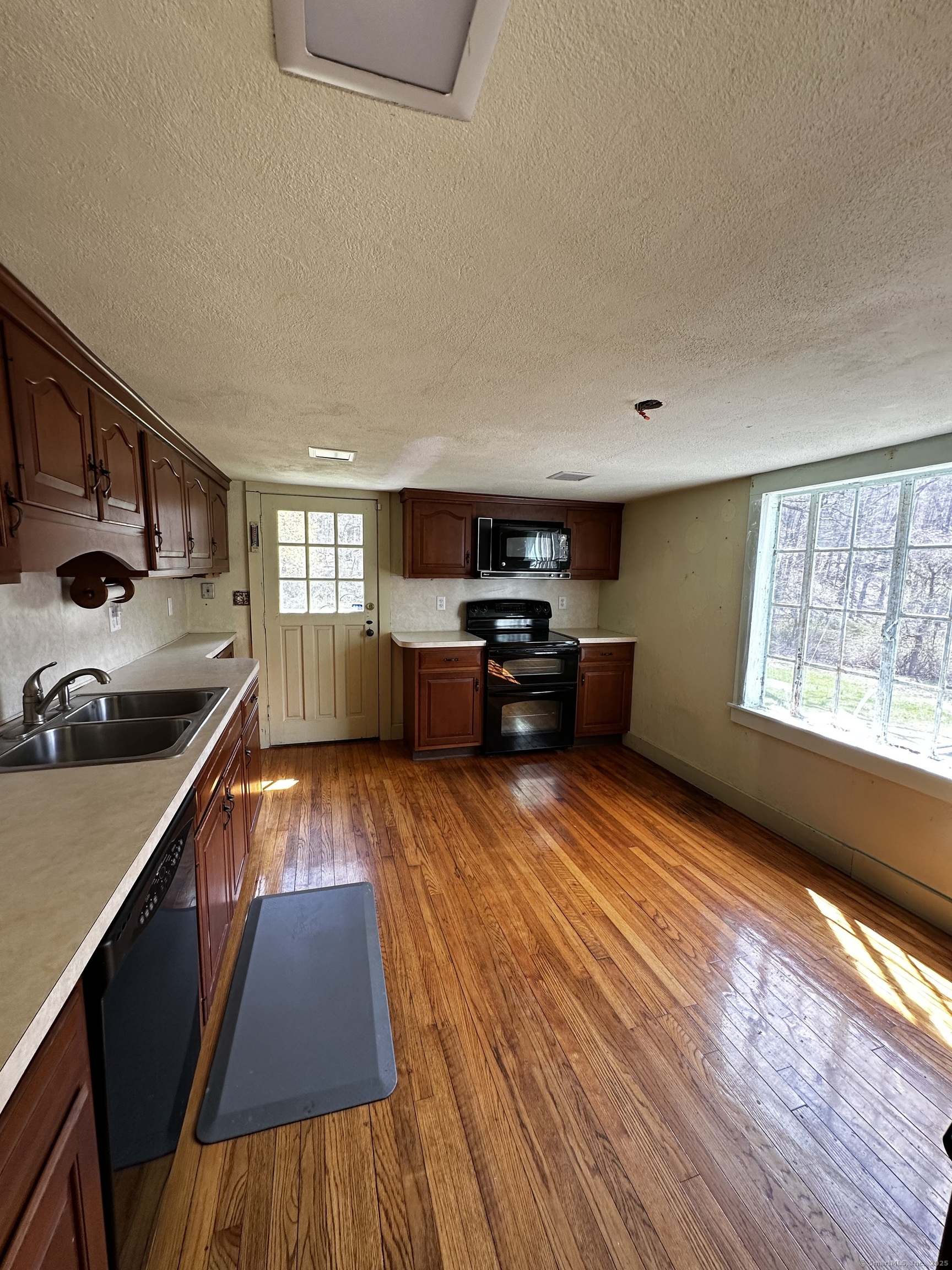 Lyme, Connecticut 06371, United States, 2 Bedrooms Bedrooms, ,2 BathroomsBathrooms,Residential,Pending,109858