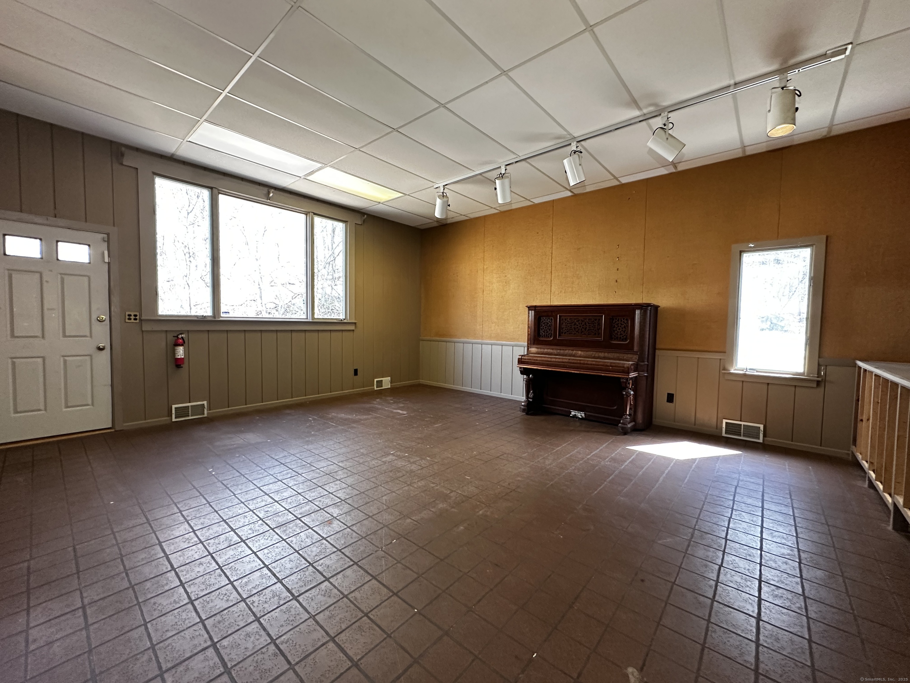 Lyme, Connecticut 06371, United States, 2 Bedrooms Bedrooms, ,2 BathroomsBathrooms,Residential,Pending,109858