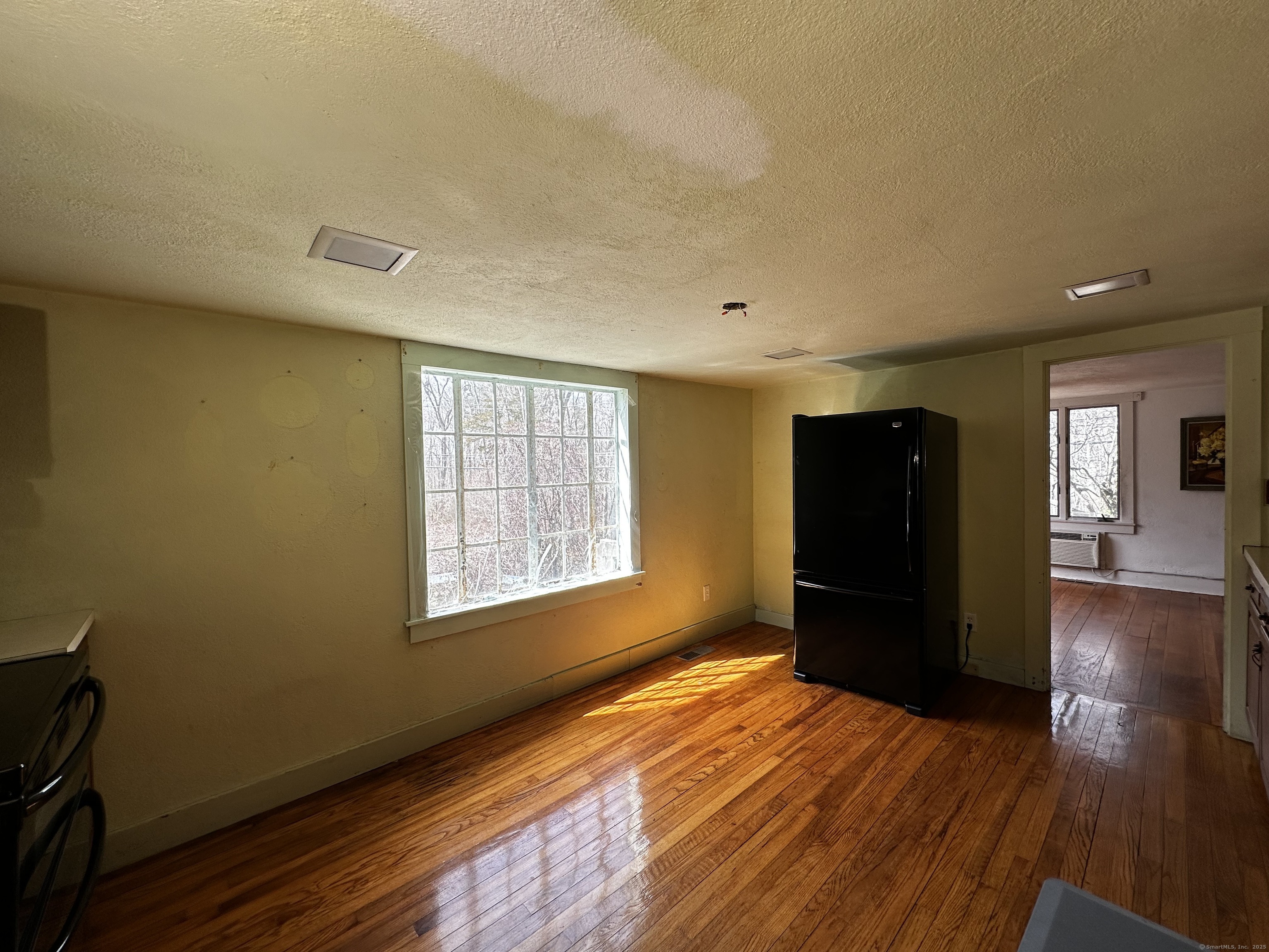 Lyme, Connecticut 06371, United States, 2 Bedrooms Bedrooms, ,2 BathroomsBathrooms,Residential,Pending,109858