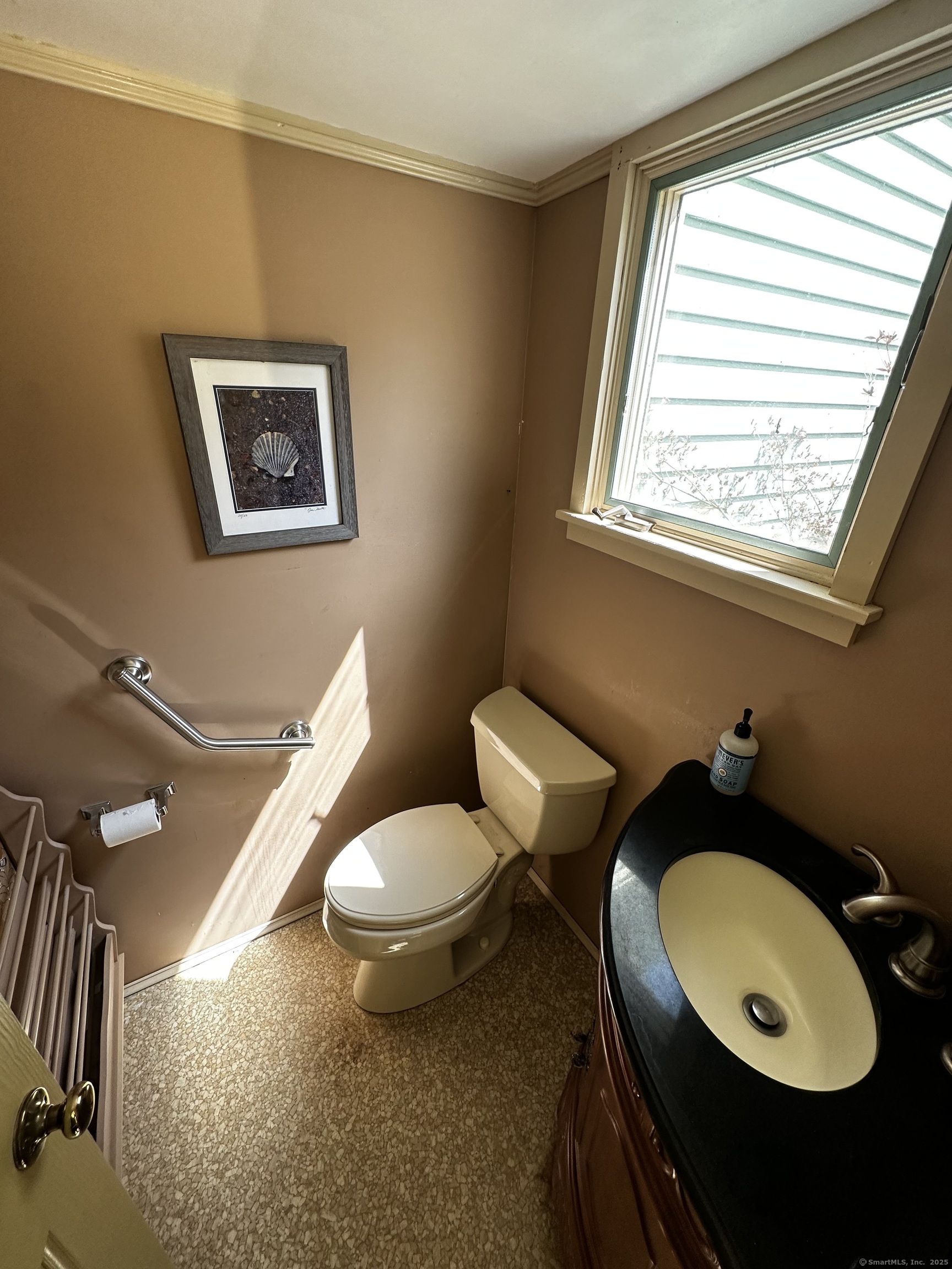 Lyme, Connecticut 06371, United States, 2 Bedrooms Bedrooms, ,2 BathroomsBathrooms,Residential,Pending,109858