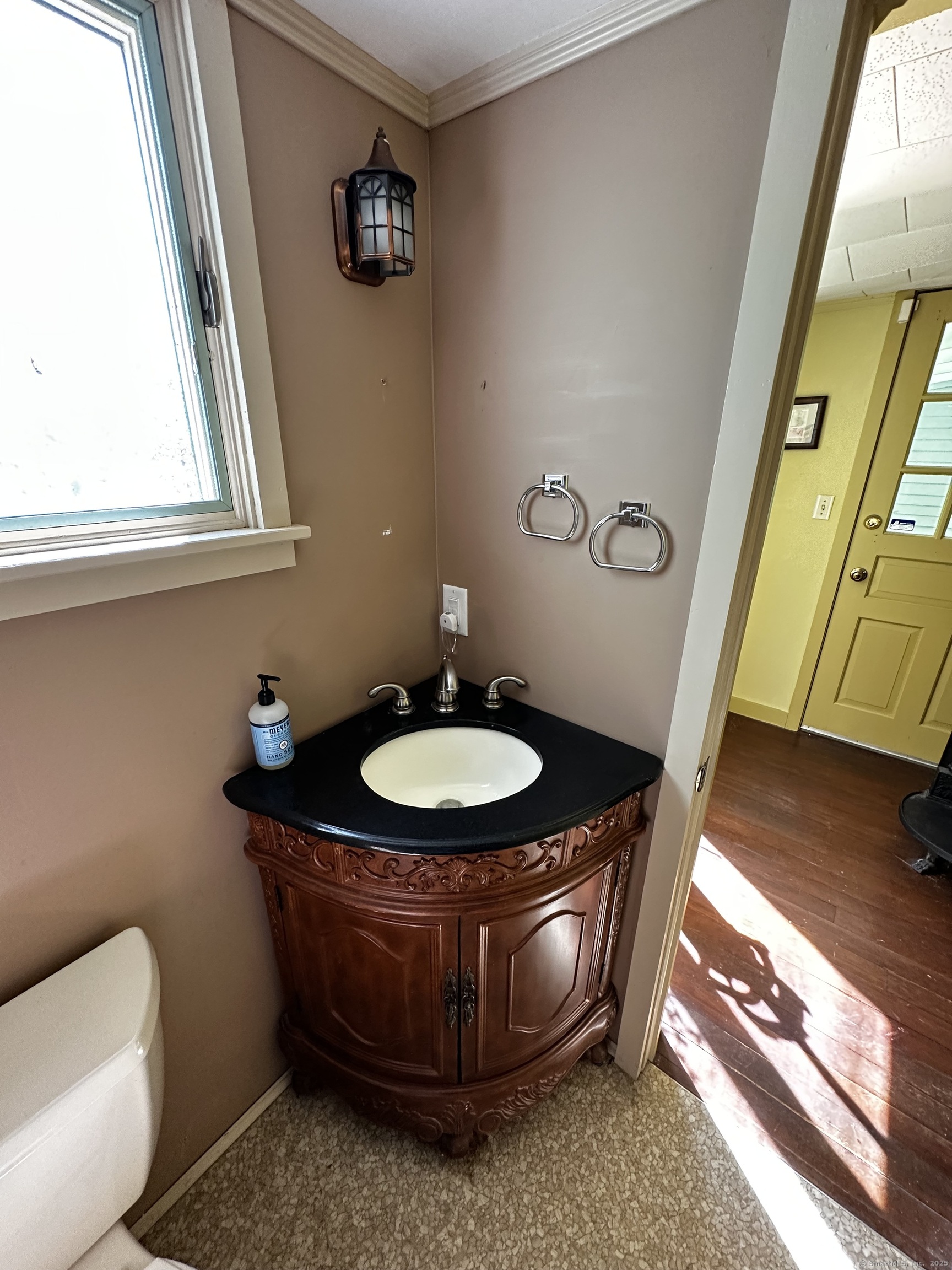 Lyme, Connecticut 06371, United States, 2 Bedrooms Bedrooms, ,2 BathroomsBathrooms,Residential,Pending,109858