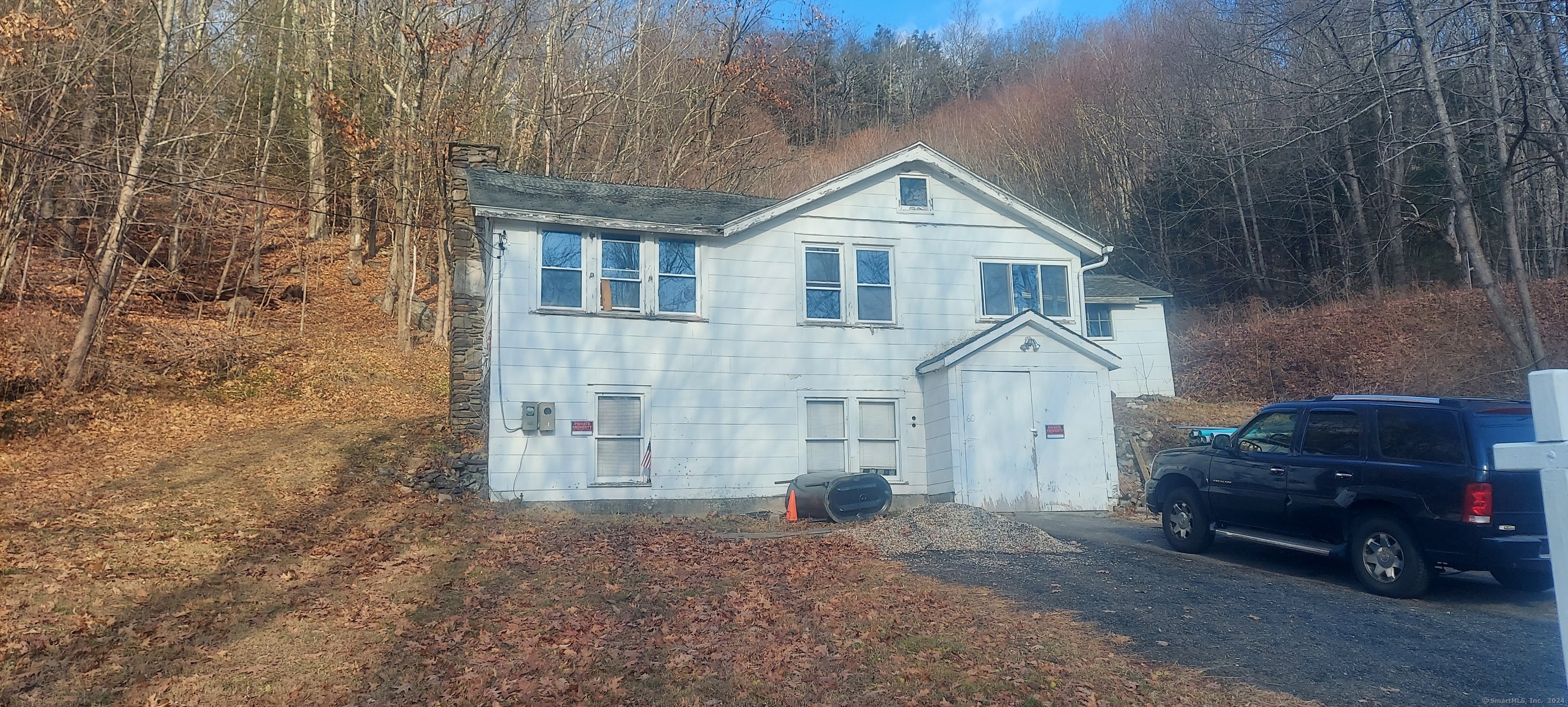 Old New Hartford Road, Barkhamsted, Connecticut - 2 Bedrooms  
1 Bathrooms  
5 Rooms - 