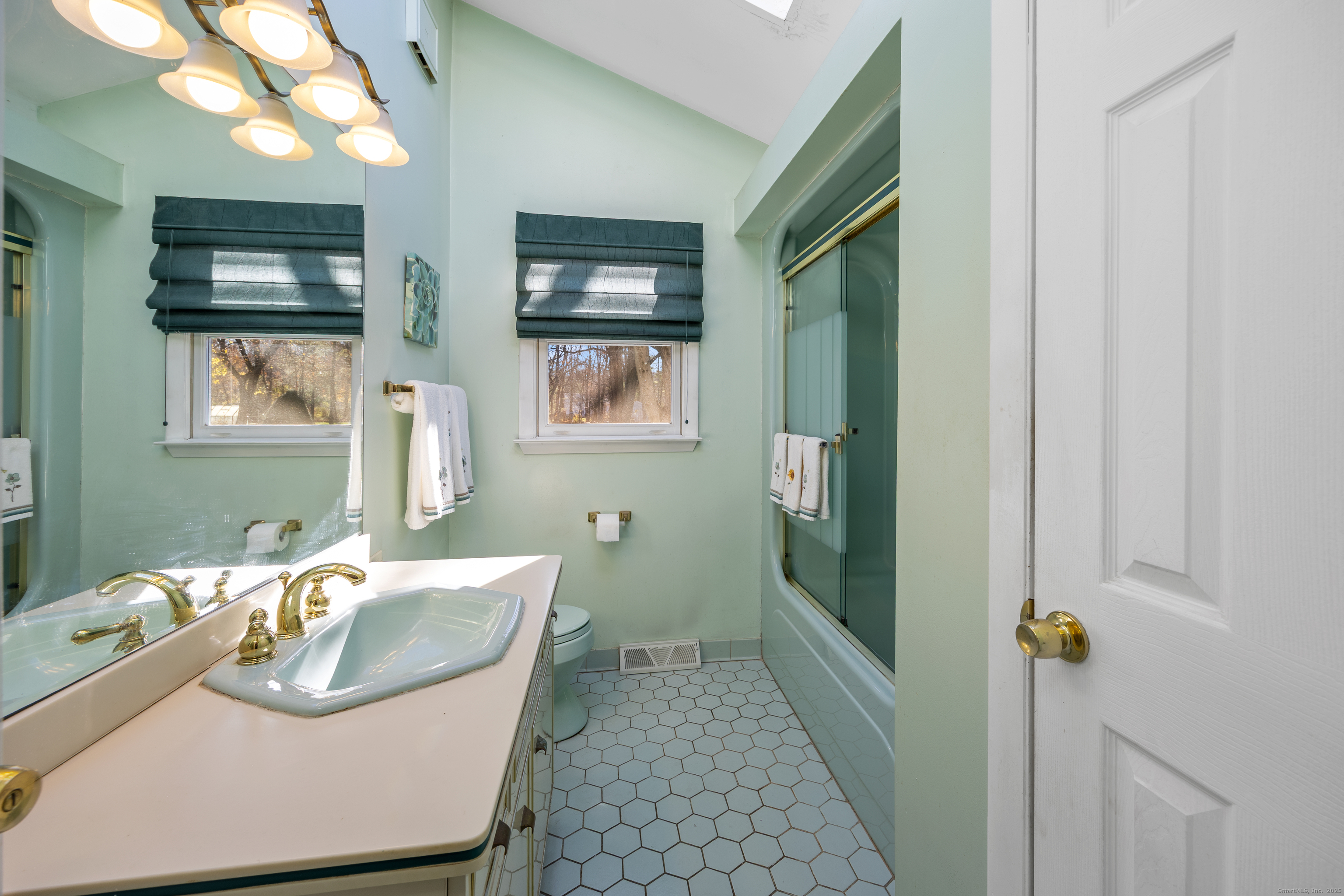 North Haven, Connecticut 06473, United States, 3 Bedrooms Bedrooms, ,2 BathroomsBathrooms,Residential,Coming Soon,249361