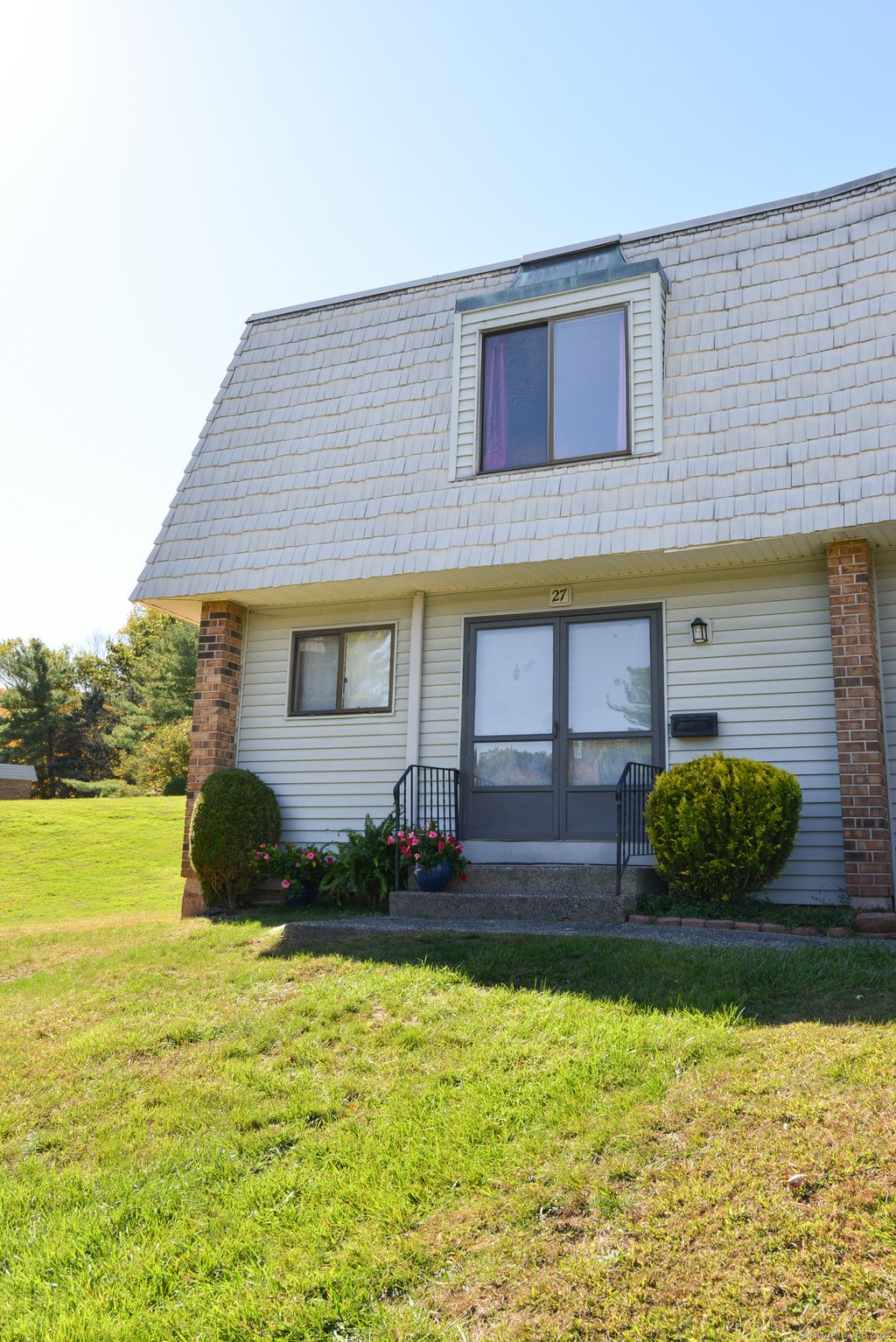 Photo of 27 Chestnut Court #27, Cromwell, CT 06416 (MLS # 24133159)