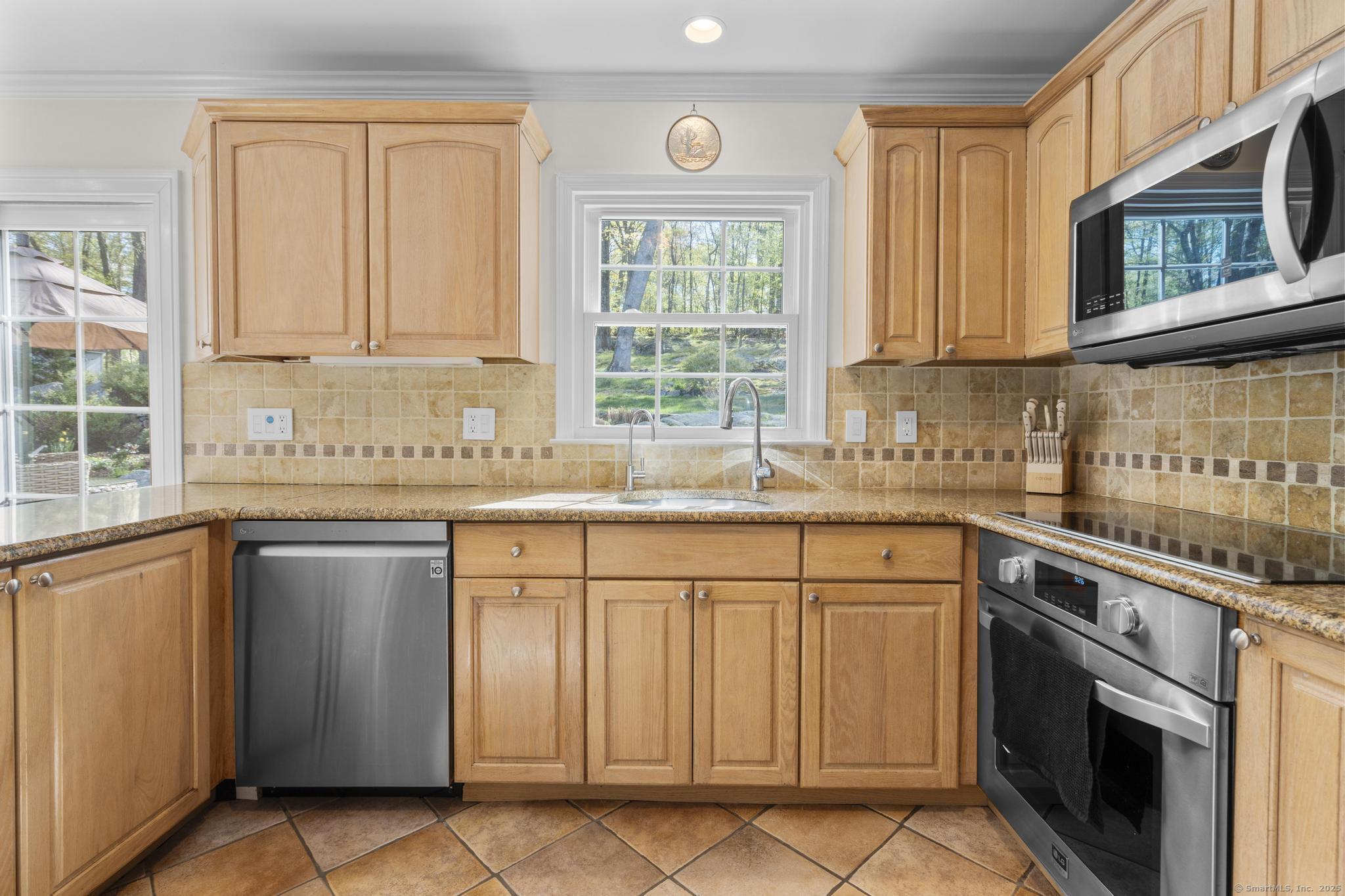16 Black Twig Place, Stamford, Connecticut image 11